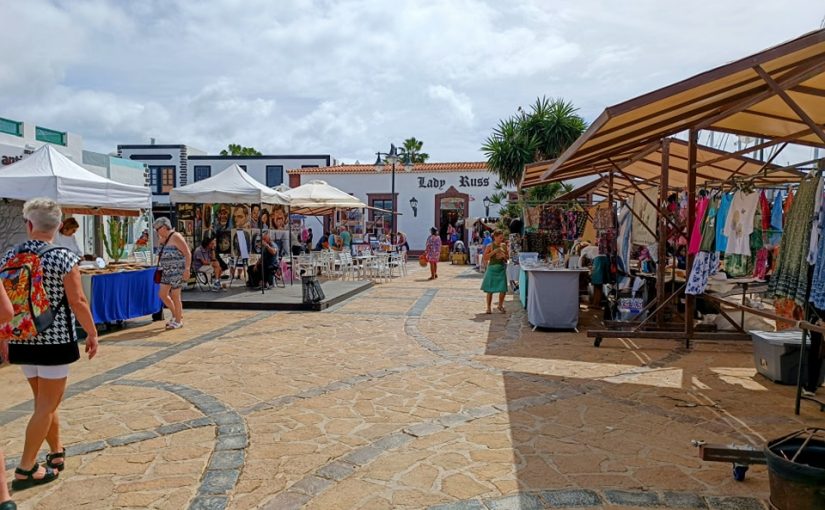 When is the Market at the Marina Rubicon in Playa Blanca?